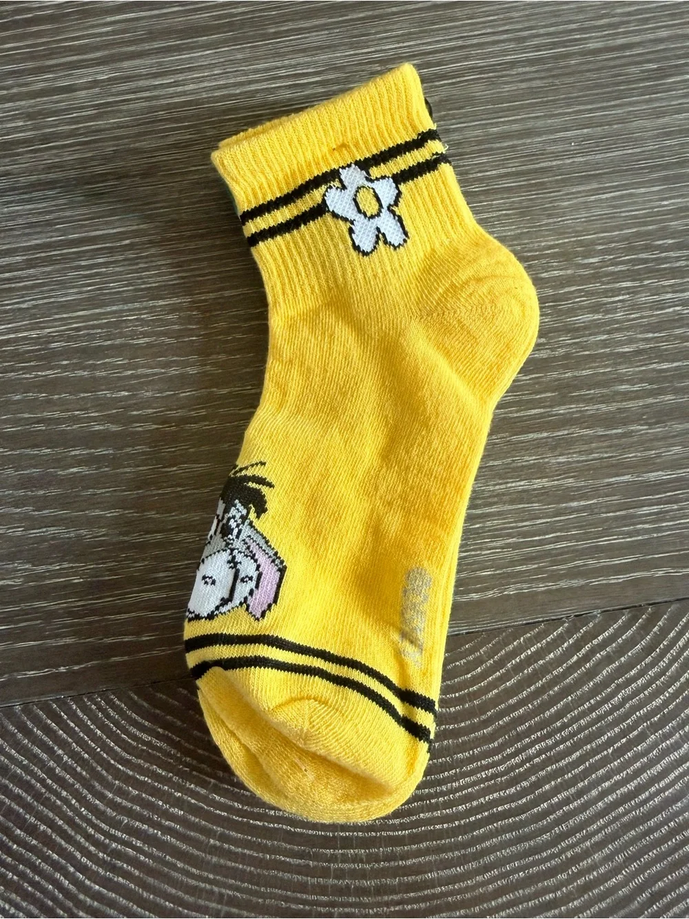 NWT 2 pairs of Winnie the Pooh crew Socks size 4-10